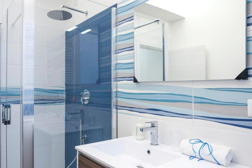 Nizza Apartment In Centro Salerno Eksteriør billede
